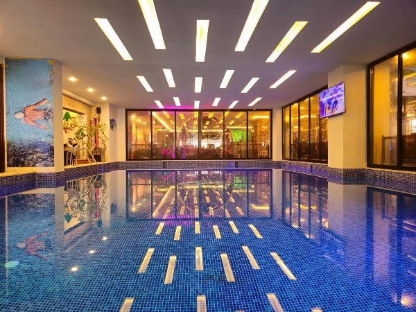 Dolphin Continental Hotel image 1
